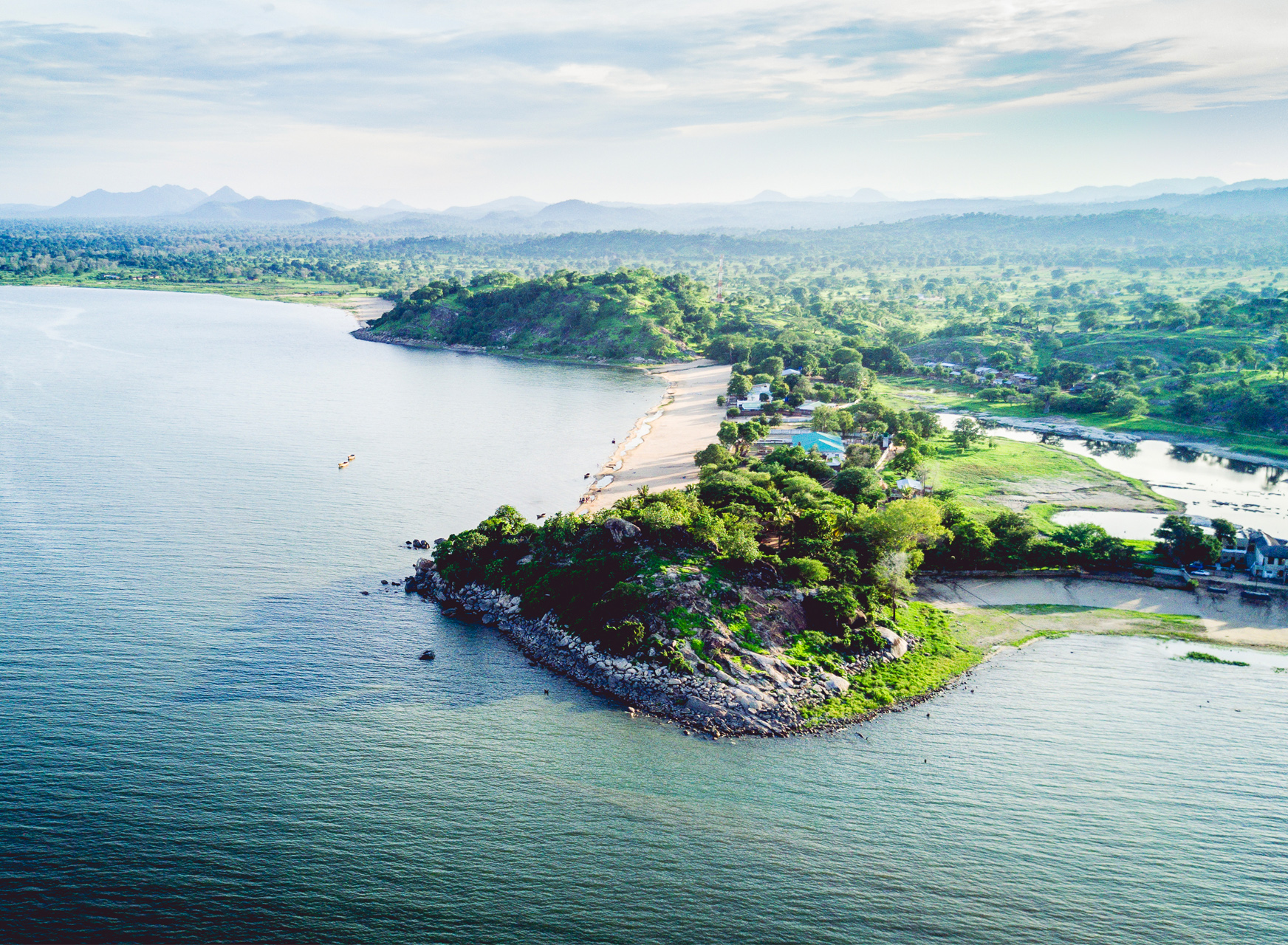 Малави википедия. Остров Мумбо, Малави. Озеро Малави. Озеро Ньяса в Африке. Империя Малави.